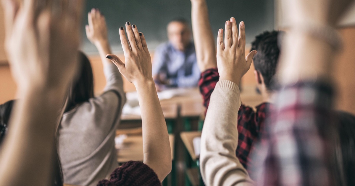 HandsRaised_Classroom_GettyImages-670415178