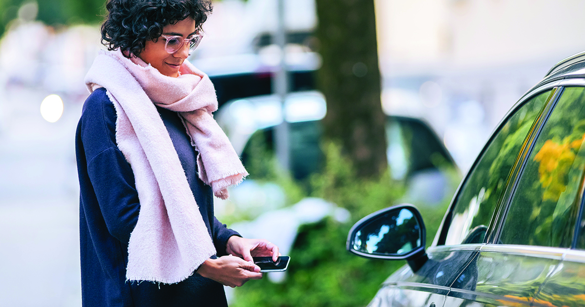 woman_unlocks_car_using_NFC